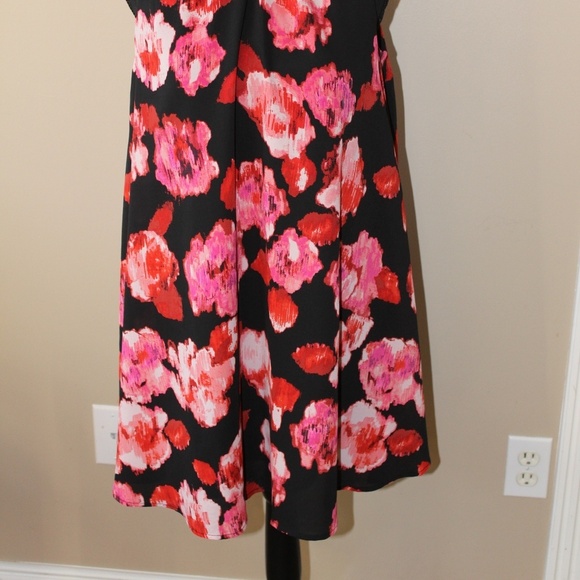 Gianni Bini Red & Pink Floral Sleeveless Dress - Picture 4 of 8